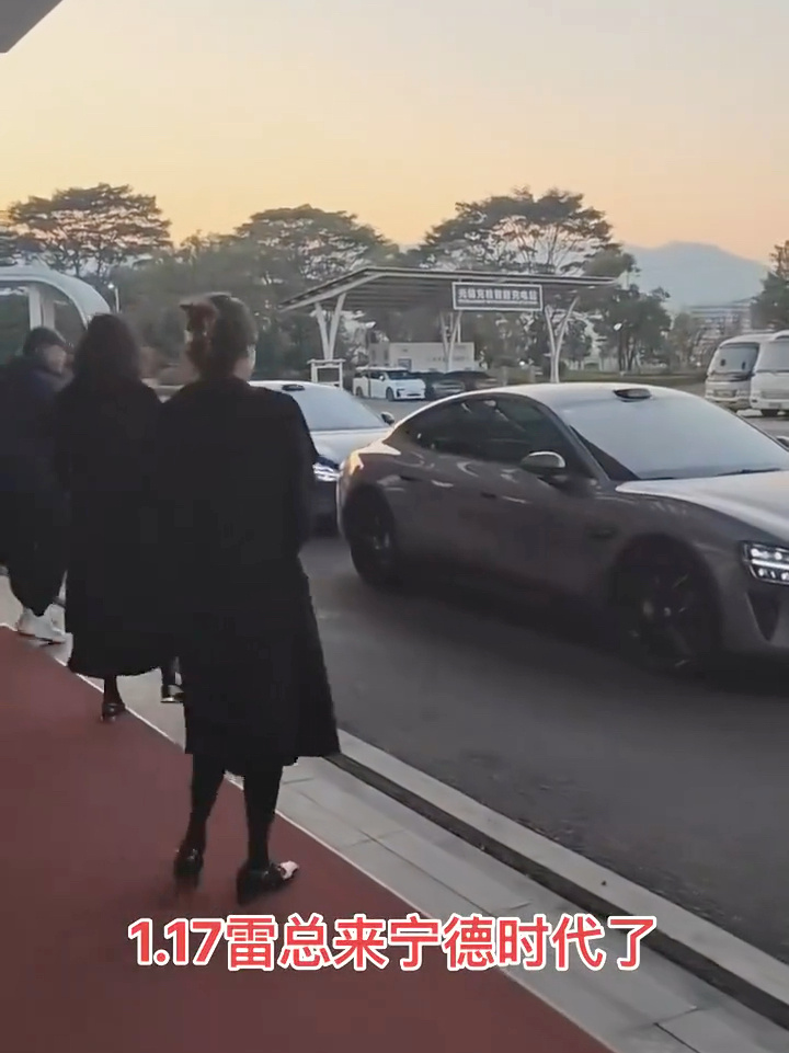 消息稱小米雷軍到訪寧德時代,曾毓群親自開車門迎接