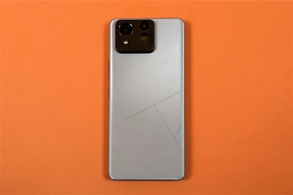 春節后的第一款Ultra旗艦!華碩Zenfone 12 Ultra來了