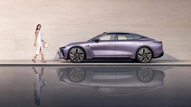 星紀(jì)元ES增程奔赴叫座 有點兒科技新豪華的樣了