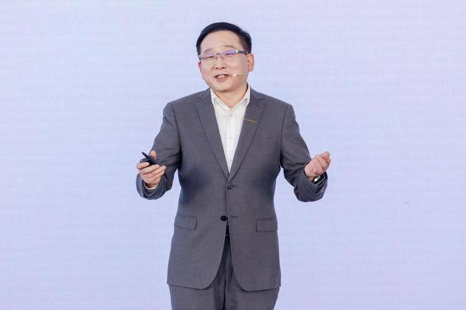 星紀(jì)元ES增程奔赴叫座 有點兒科技新豪華的樣了