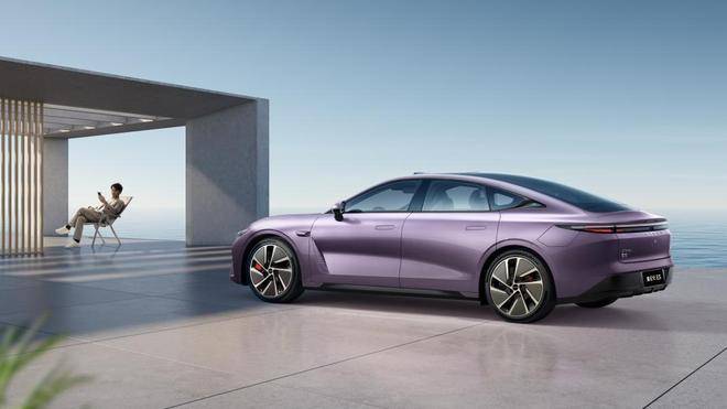 星紀(jì)元ES增程奔赴叫座 有點兒科技新豪華的樣了