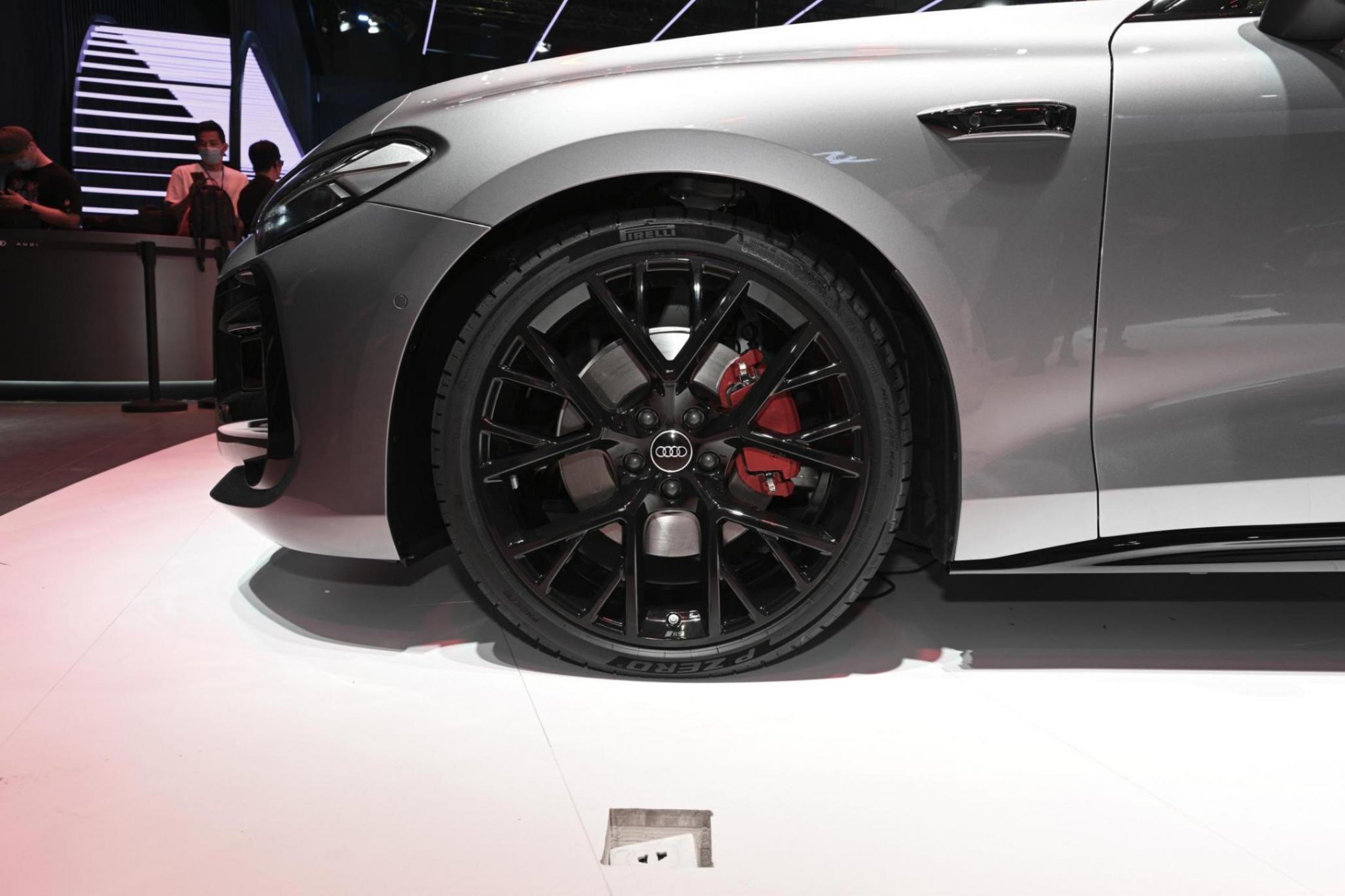 2025上海車展|華為乾崑智駕+2.0T發動機,上汽奧迪A5L實力如何?