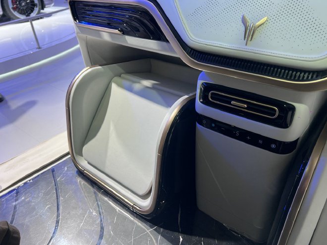 2025上海車展:實(shí)拍嵐圖夢(mèng)想家·山河 國潮四座MPV