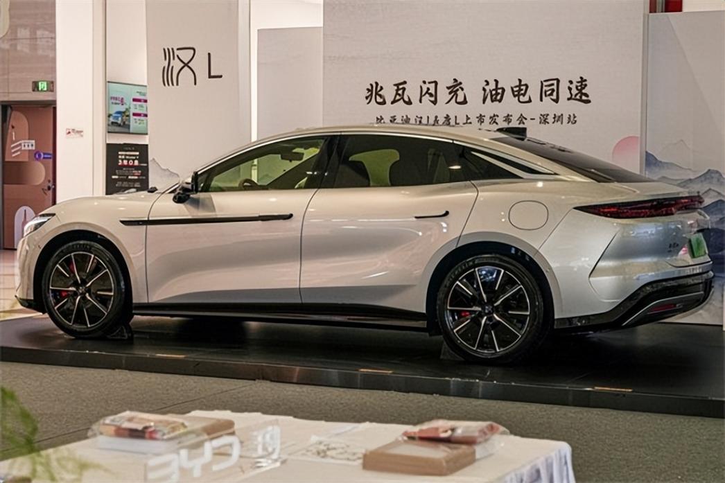20萬級最強混動!比亞迪漢L唐L上市,虧電油耗4.9L+1430km續航