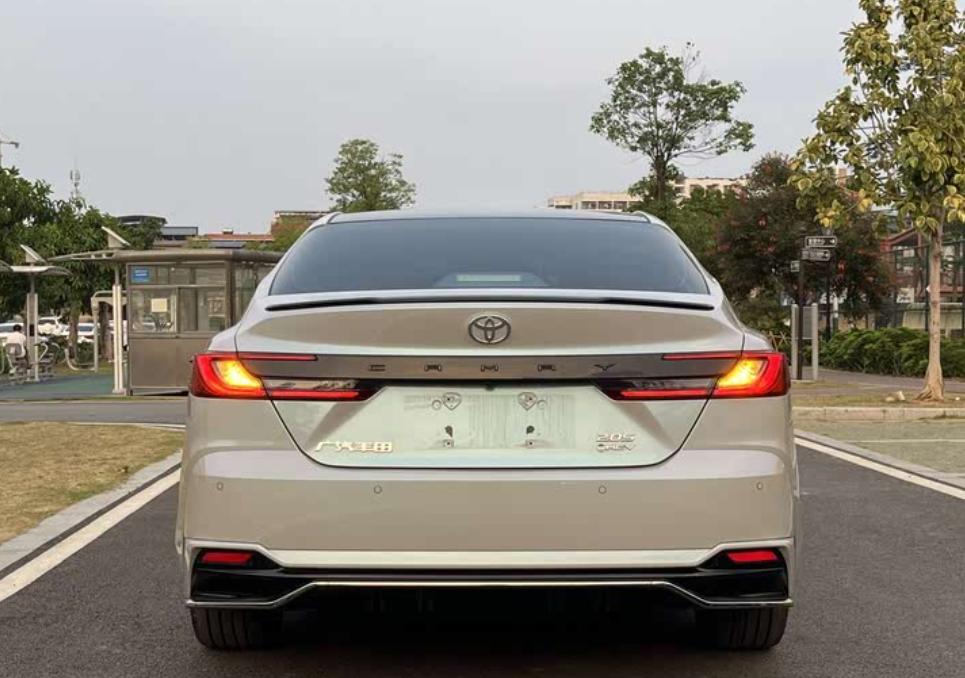 月銷量漲到16217臺,凱美瑞跌到13.28萬,事實證明:降價果然有用