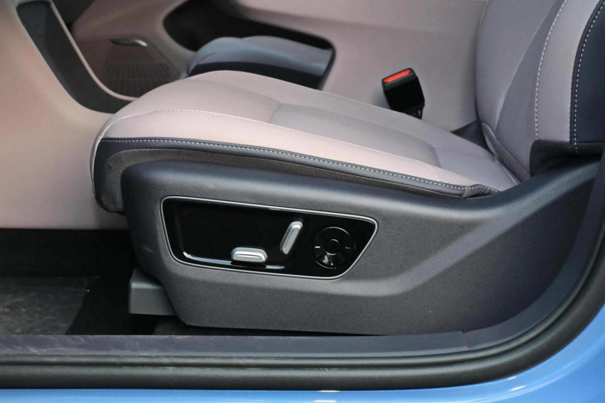 試駕紅旗天工06②:紅旗靈犀座艙:汽車智能新 “座” 標