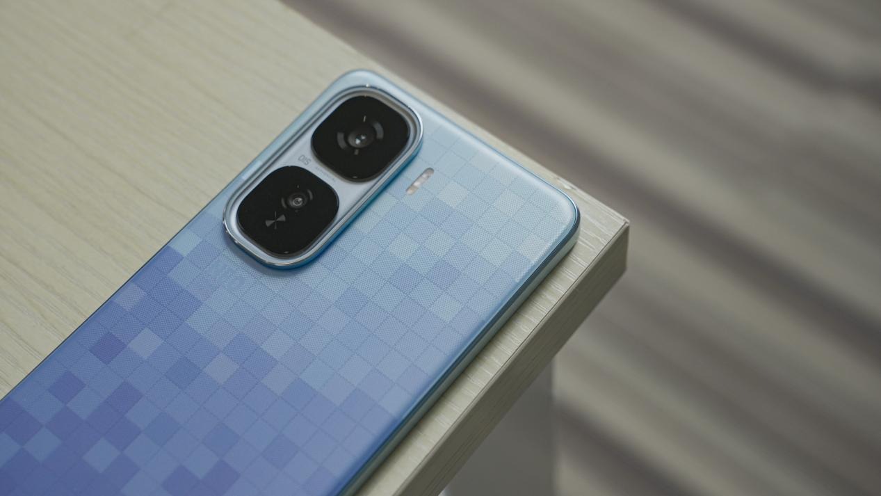 iQOO Neo10 Pro+屏幕大升級:同檔最強2K珠峰屏驚艷登場!