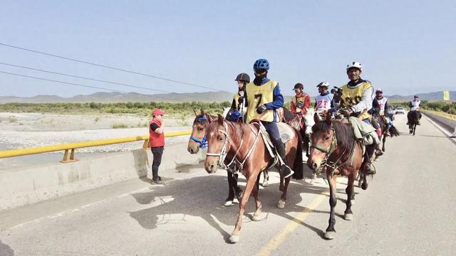 賽程第三日:云端草原上的耐力之戰 溫情與榮耀同框