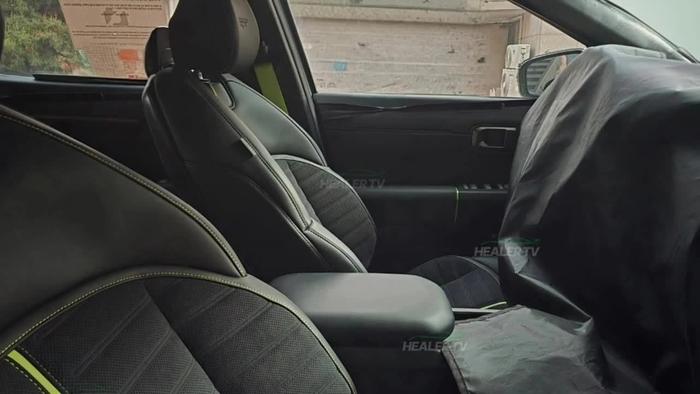 起亞 EV4 GT 內飾首曝,雙電機全輪驅動、19 英寸大輪轂