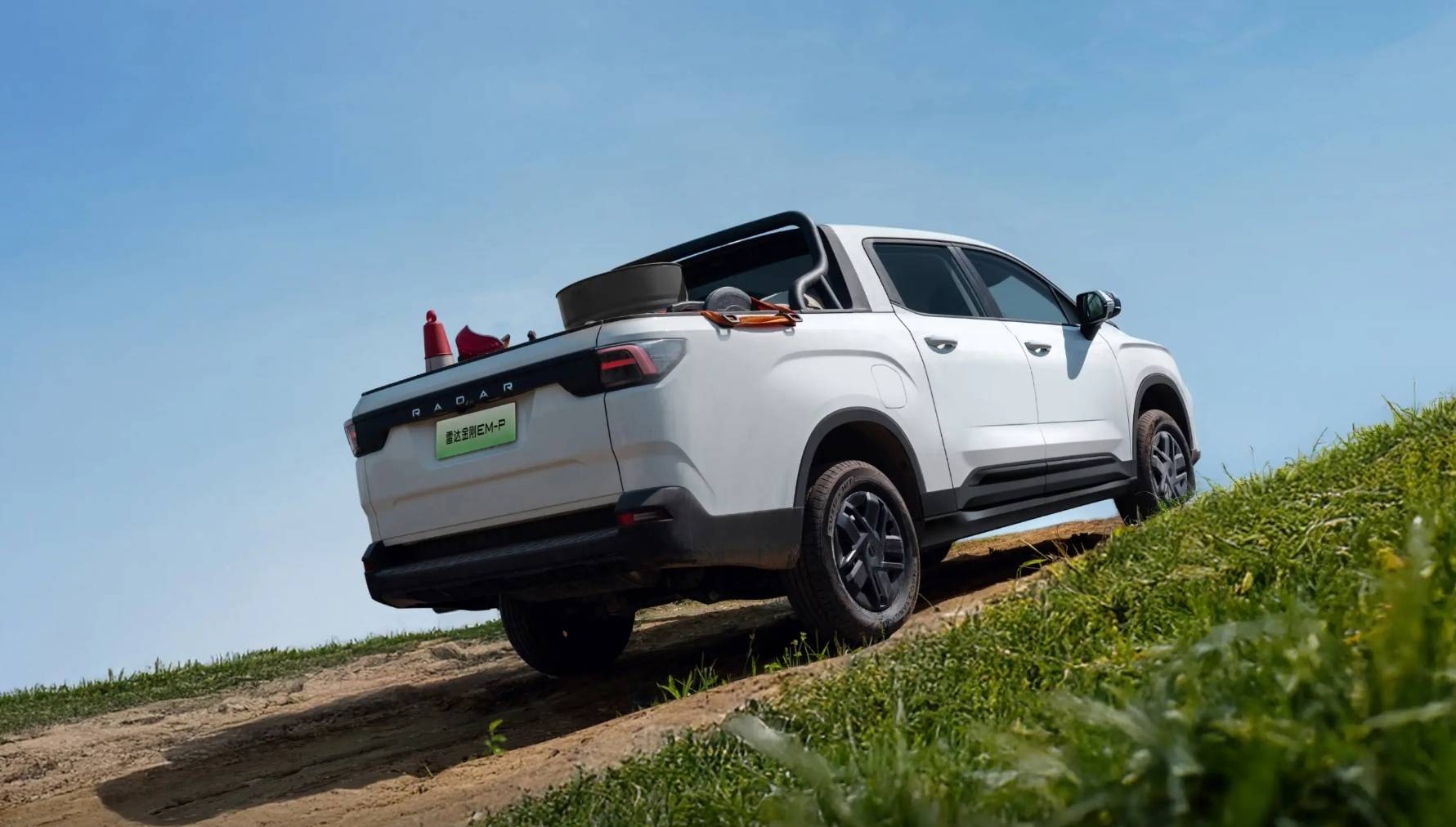 吉利雷達兩款電混皮卡上市 售價13.98萬元起