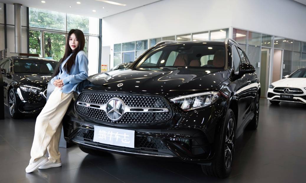 奔馳C級現在22萬能落地,這個價格選它和買小米SU7誰更好?