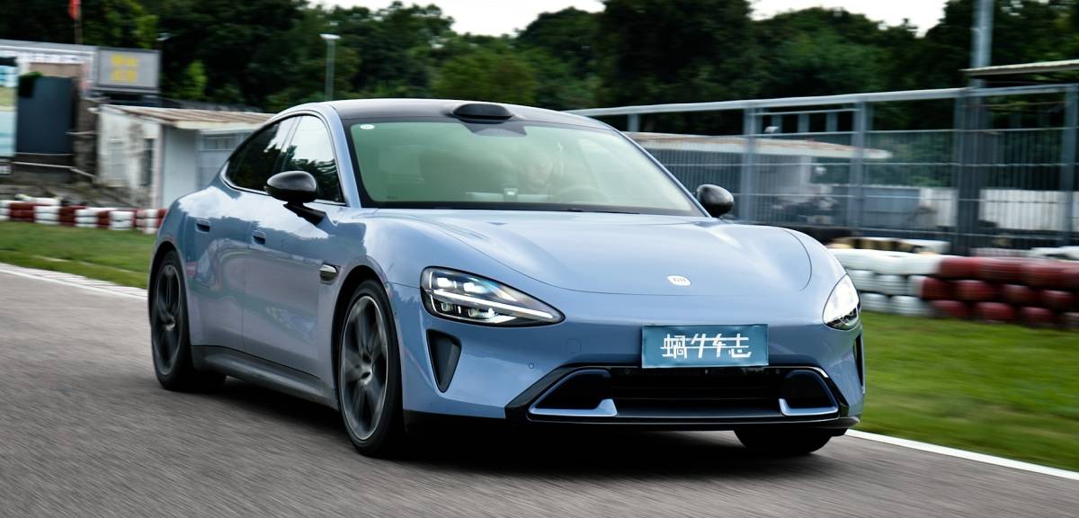 奔馳C級現在22萬能落地,這個價格選它和買小米SU7誰更好?