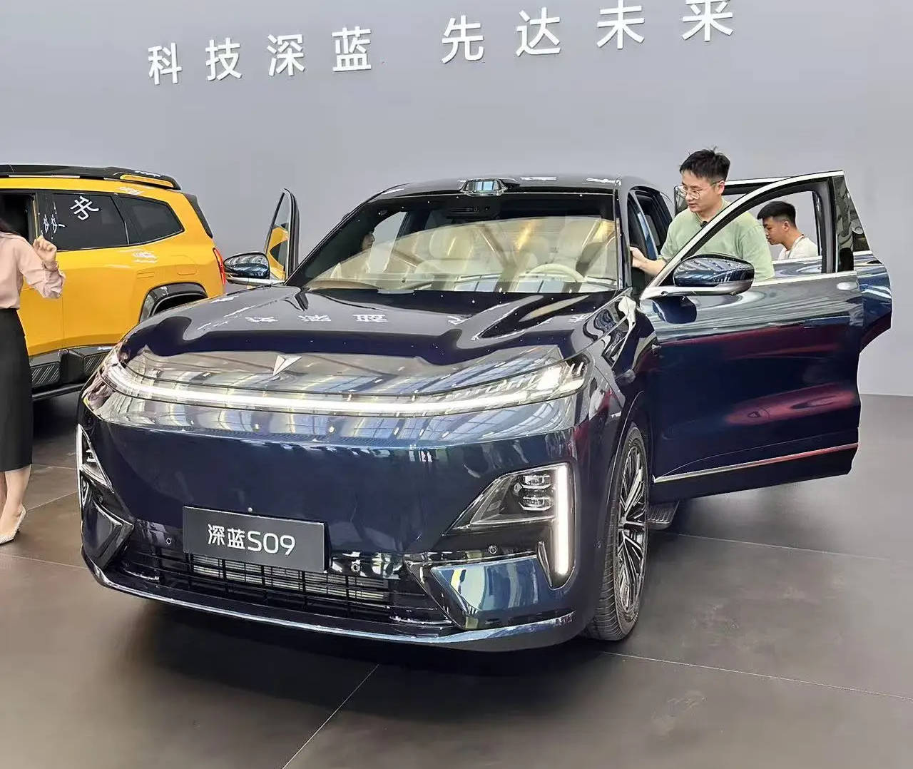 2025重慶車展:起售價低至20.49萬元 深藍S09推限時購車政策