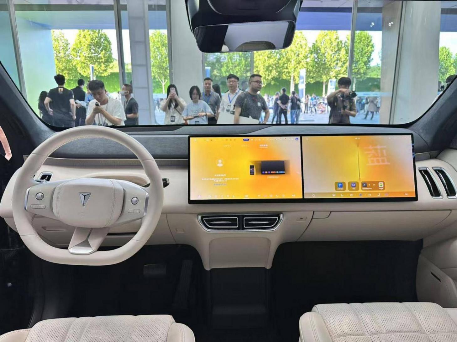 2025重慶車展:起售價低至20.49萬元 深藍S09推限時購車政策