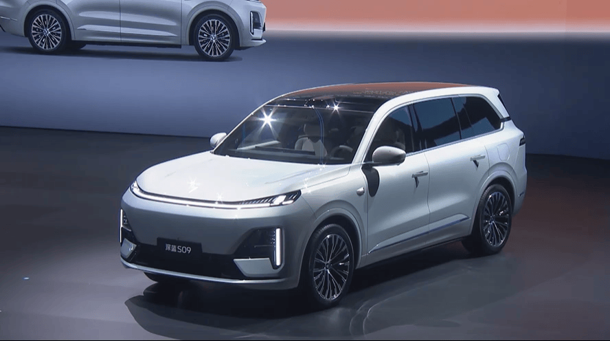 2025重慶車展:起售價低至20.49萬元 深藍S09推限時購車政策