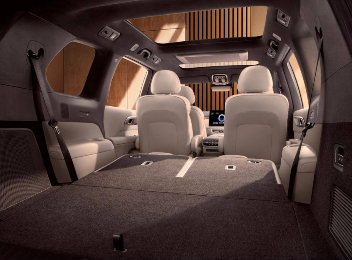 深藍S09重慶車展交卷:訂單火爆背后的“家庭平權”革命