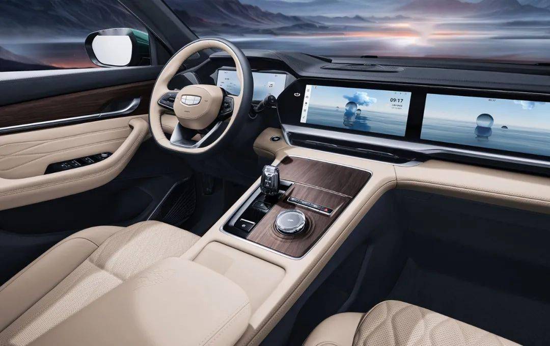 吉利星越L燃油版賣得好,其實混動版開起來更舒適省油