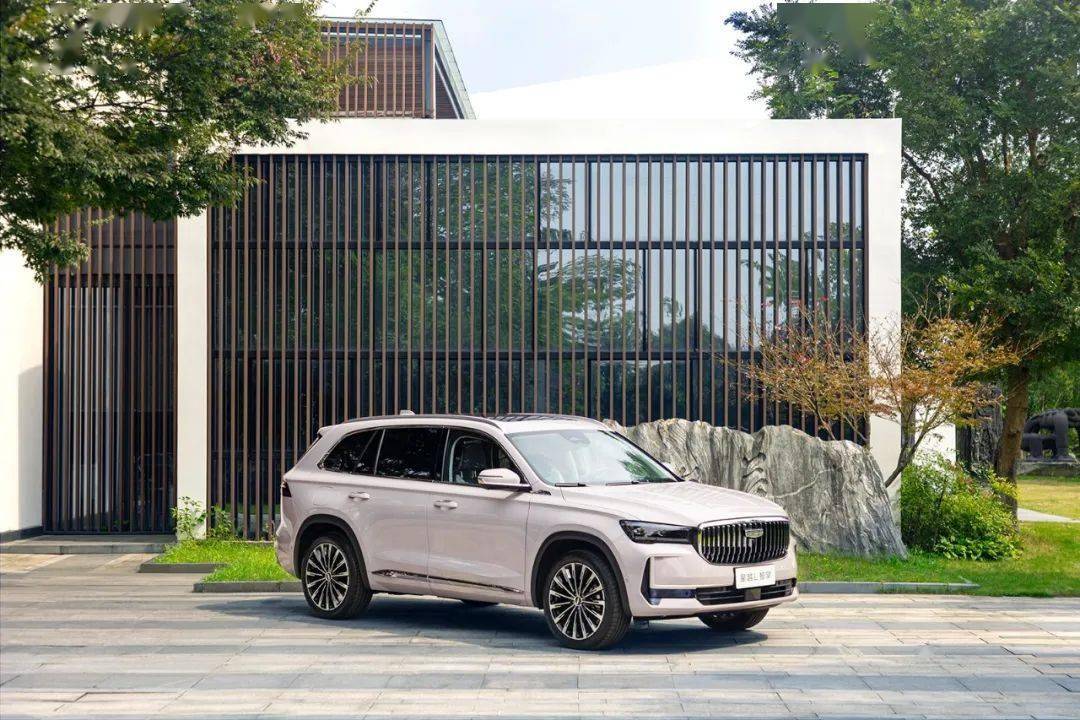 吉利星越L燃油版賣得好,其實混動版開起來更舒適省油