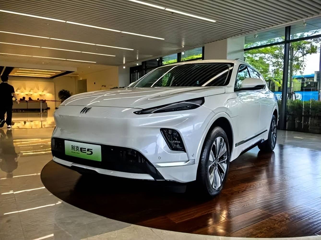 從GL8插混破局到“逍遙”架構筑基 上汽通用登頂合資新能源銷量榜