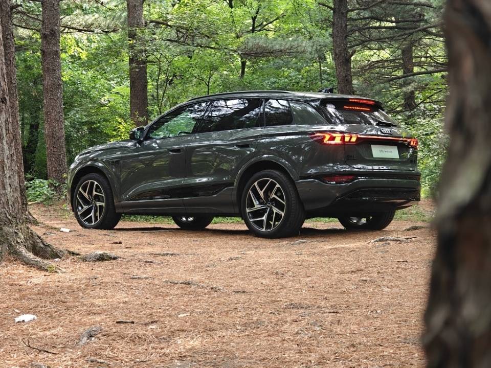 搶先試駕一汽奧迪Q6L e-tron,德國駕控聯袂華系智慧