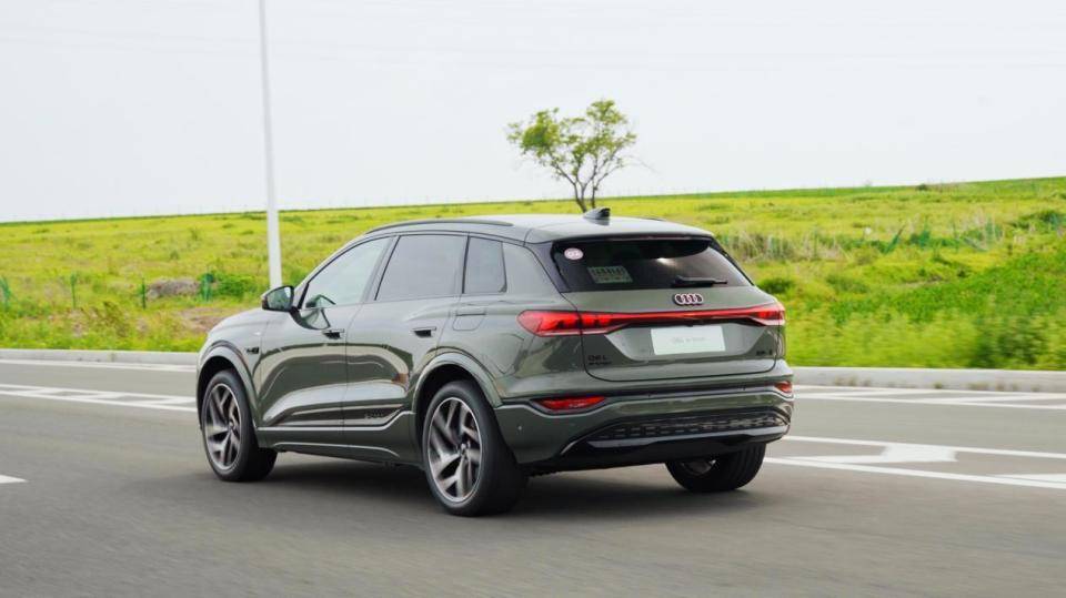 搶先試駕一汽奧迪Q6L e-tron,德國駕控聯袂華系智慧