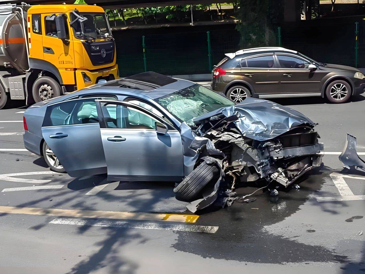 比亞迪官方劃清界限:智駕撞車算誰的