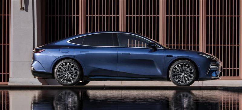 奇瑞風云A9L與吉利星耀8,15萬級中大型品質插混轎車怎么選?