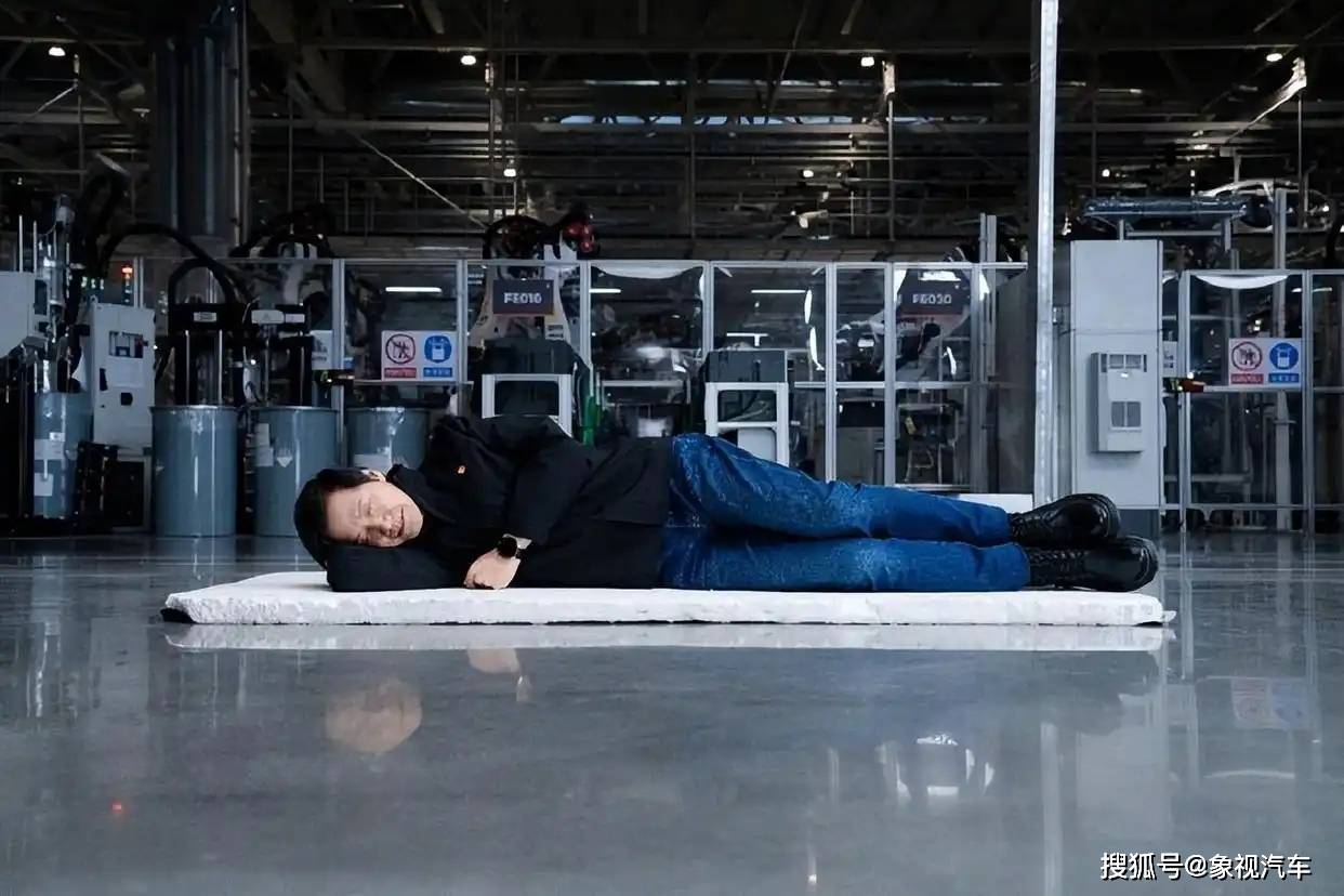 小米汽車銷量暴跌46%!雷軍遭遇地獄級(jí)難題