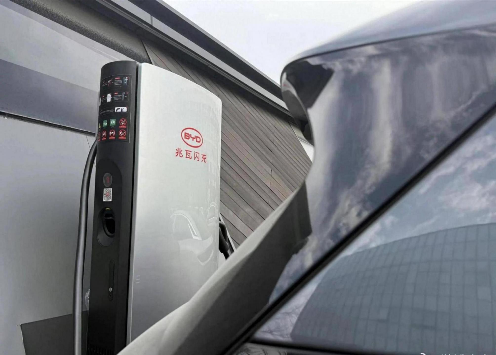 破紀錄了!純電續(xù)航跑了1205公里!量產(chǎn)車!