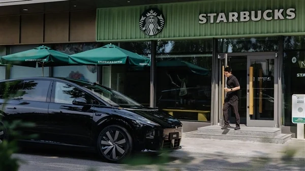 理想汽車有多“摳”：李想本人當車模 在自己公司園區(qū)拍攝