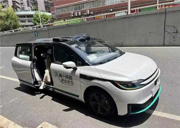 網(wǎng)友體驗蘿卜快跑自動駕駛租車：一天88元 不用駕照、不限里程