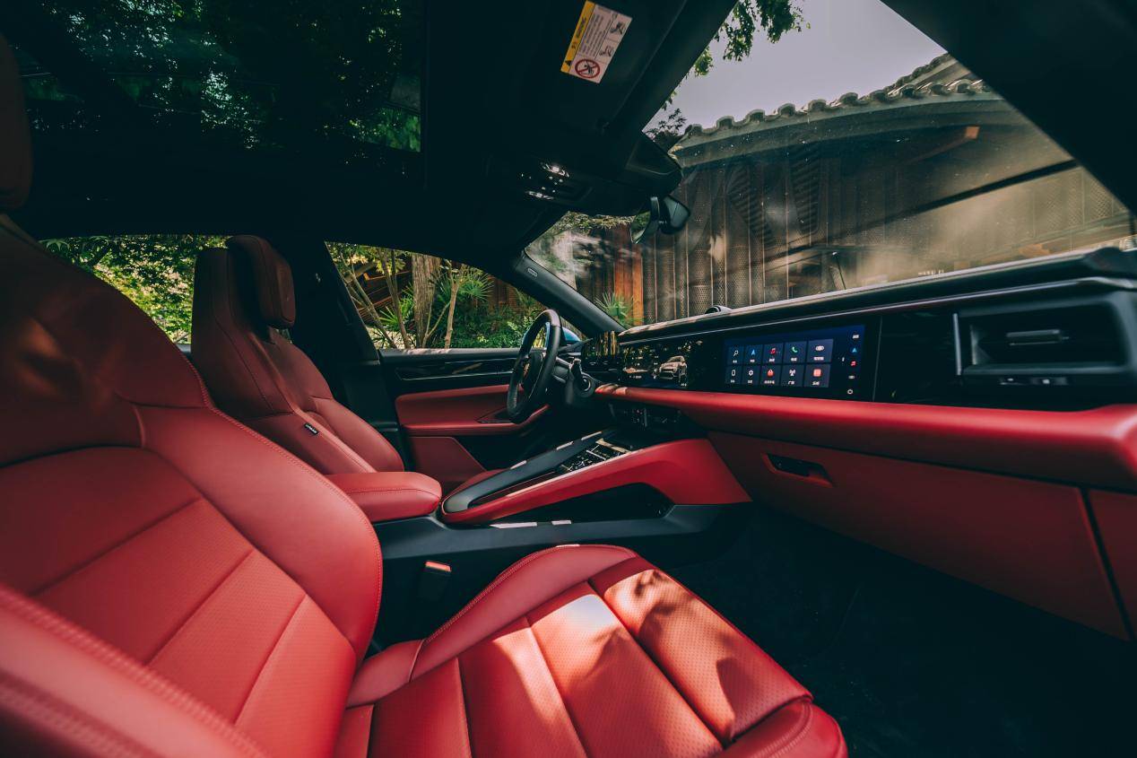 純電狂飆西南!保時捷Macan帶你玩轉\"南境?勁馳而行\"試駕盛宴