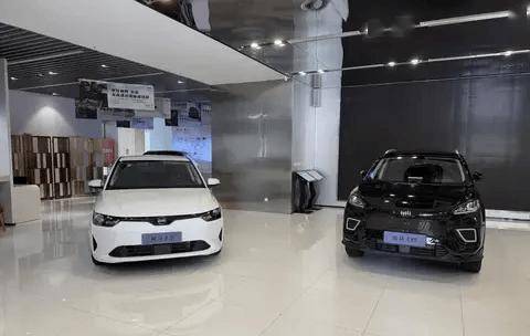 威馬汽車宣布2025年9月復產EX5/E5車型,目標年產銷1-2萬臺,并計劃2030年挑戰百萬產量、千億營收