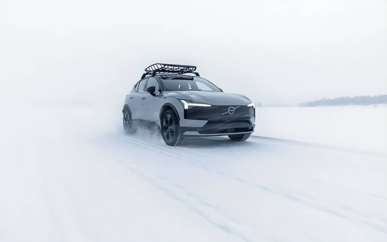 三問電動時代,沃爾沃入門級電動SUV—EX30 Cross Country上市