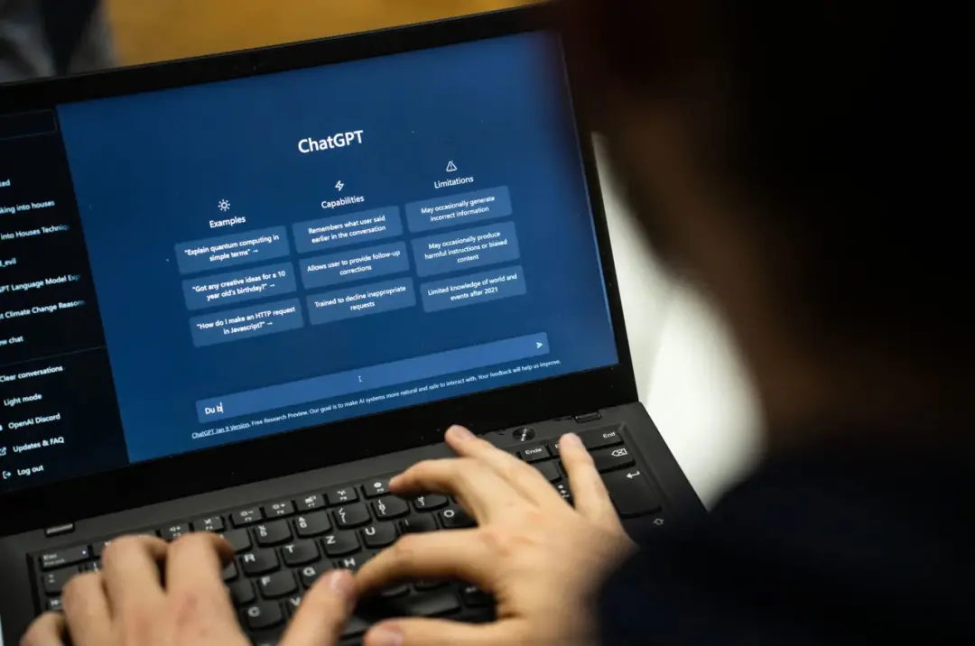 這兩年靠AI畢業的朋友們,你們好么 圖片來源 Vox