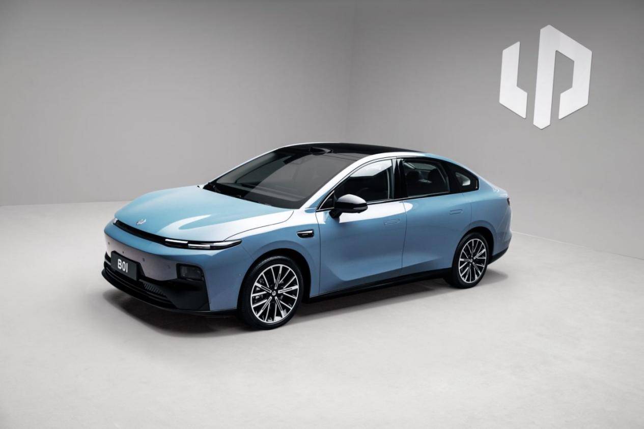 半價Model 3,十萬級的六邊形戰士?零跑B01到底如何?