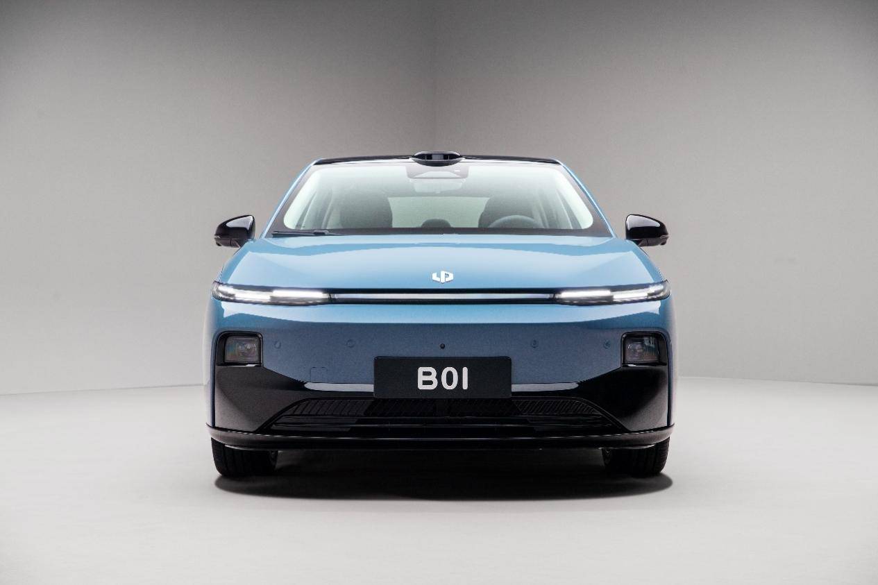 半價Model 3,十萬級的六邊形戰士?零跑B01到底如何?