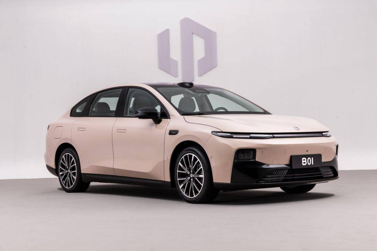 半價Model 3,十萬級的六邊形戰士?零跑B01到底如何?