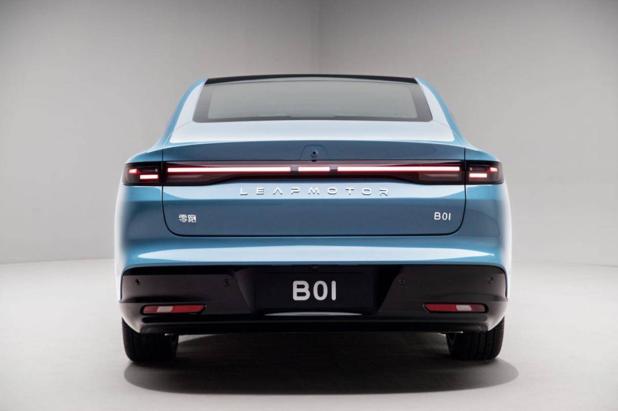 半價Model 3,十萬級的六邊形戰士?零跑B01到底如何?