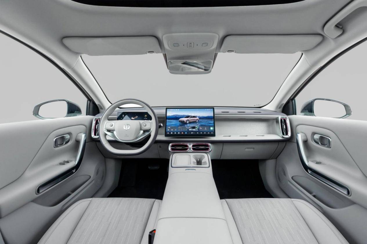 半價Model 3,十萬級的六邊形戰士?零跑B01到底如何?