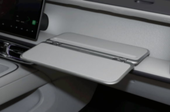 半價Model 3,十萬級的六邊形戰士?零跑B01到底如何?