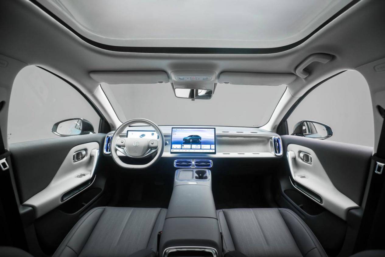 半價Model 3,十萬級的六邊形戰士?零跑B01到底如何?