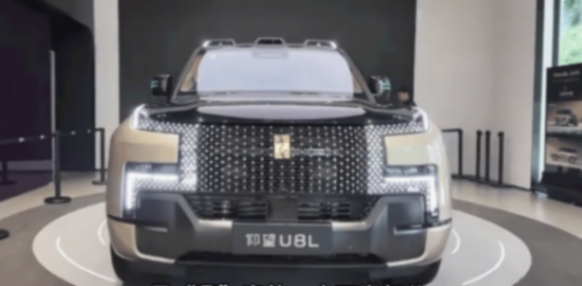 仰望U8L鼎世版預售130萬,尺寸加大,配備金標,氣勢不輸庫里南!