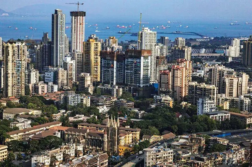 這是5月5日在印度孟買拍攝的城市景色