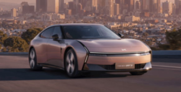 當(dāng)年硬剛Model 3的“國(guó)貨之光”殺回來(lái)了!小鵬P7要當(dāng)AI轎跑的王?