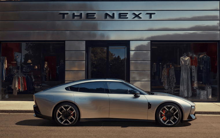 當(dāng)年硬剛Model 3的“國(guó)貨之光”殺回來(lái)了!小鵬P7要當(dāng)AI轎跑的王?