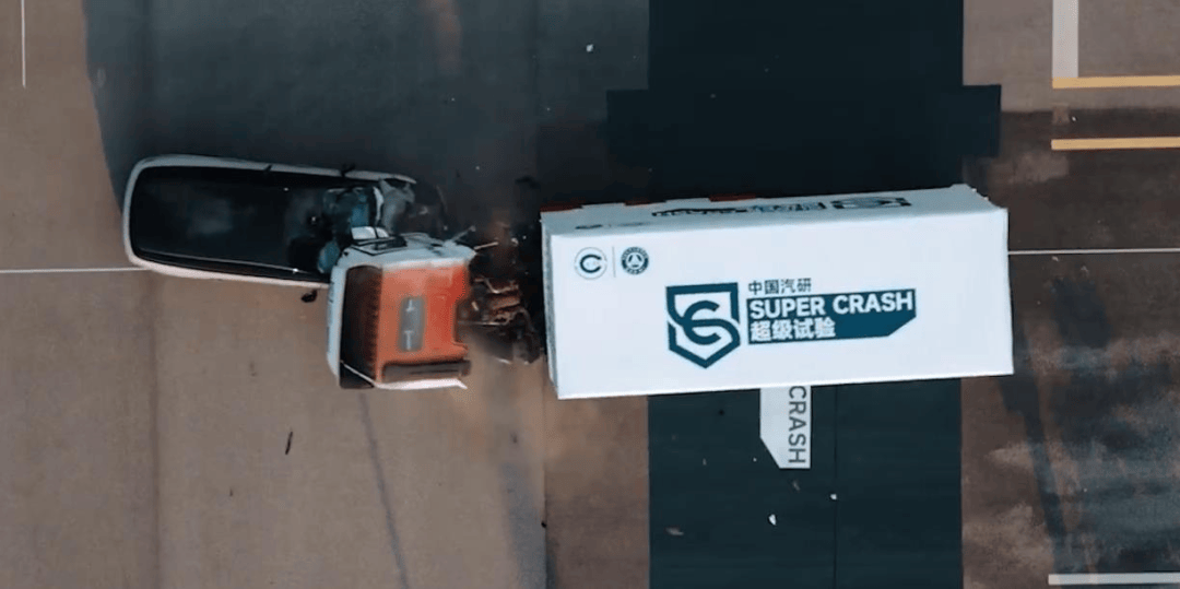 理想i8:撞爛大卡,更撞爛了股價(jià)