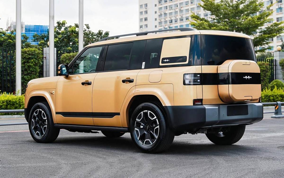 預(yù)計(jì)售價(jià)25-32萬(wàn),方程豹鈦7外形竟撞臉第五代勝達(dá)?