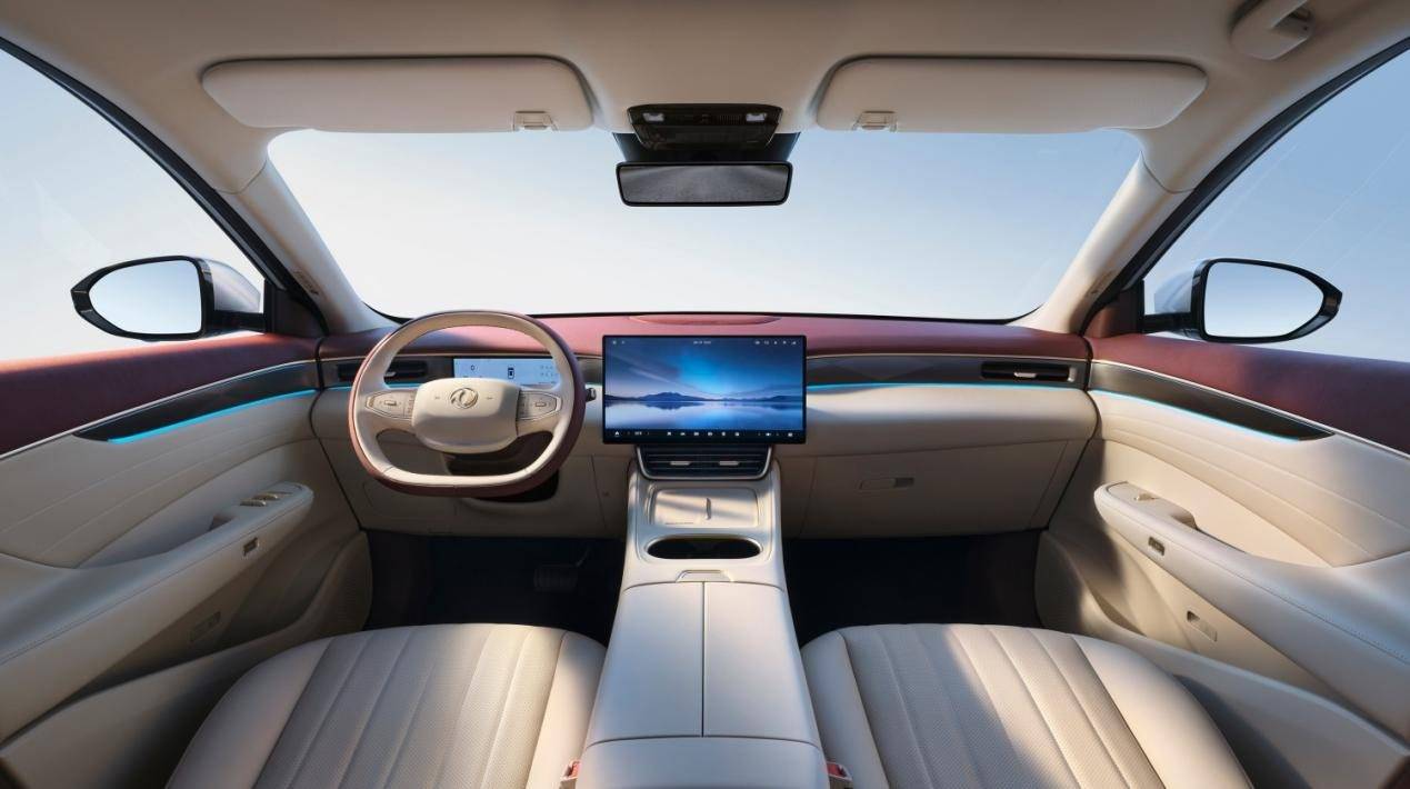 空間/配置越級(jí),性能兼顧節(jié)能,東風(fēng)風(fēng)神L8成都車展上市