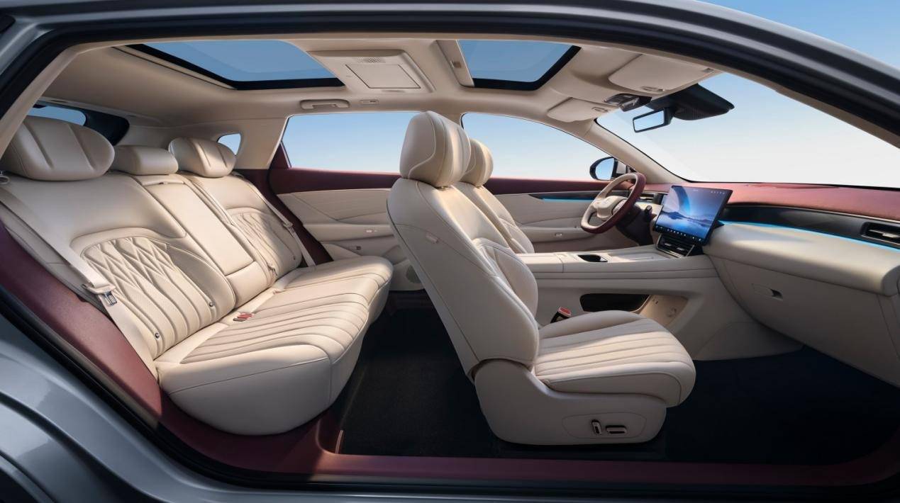 空間/配置越級(jí),性能兼顧節(jié)能,東風(fēng)風(fēng)神L8成都車展上市